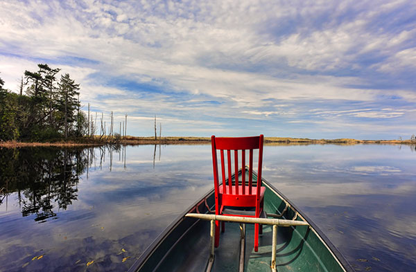 Photo Red Chair on boat in Lake Garrison