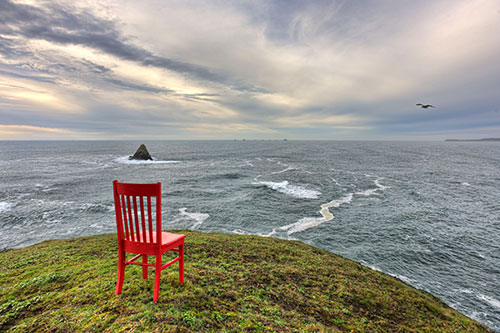 Photo Red Chair looking out at ocean and Cape Blanco