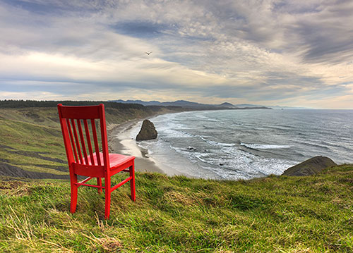 Photo Red Chair looking at ocean south from Cape Blanco
