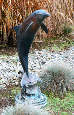 Photo bronze dolphin at WildSpring sculpture garden