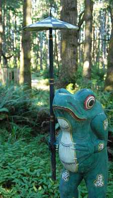 Photo closeup of whimsical frog sculpture